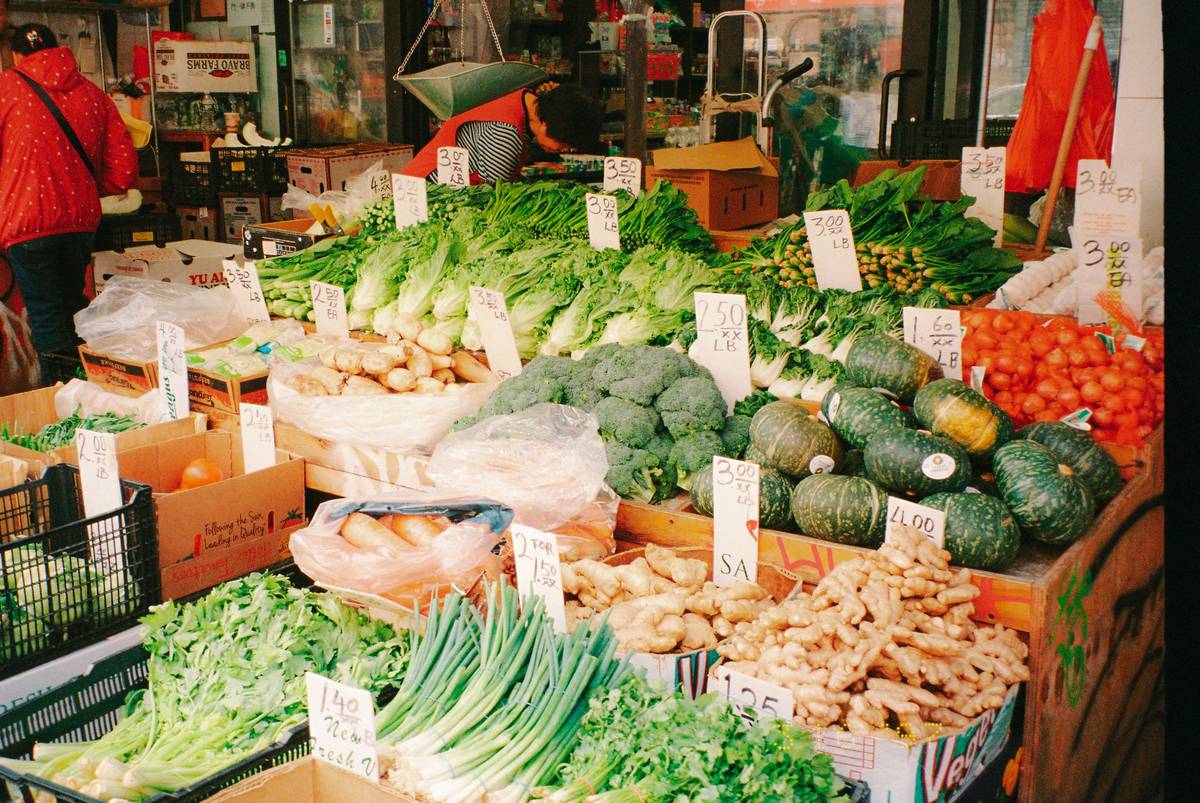 Affordable Food Tops Finds: How to Shop Smart at Budget-Friendly Markets