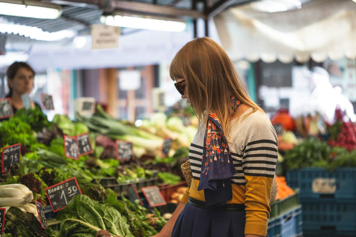 Shop Tops Smart Everyday: How to Master Budget Shopping at Friendly Markets