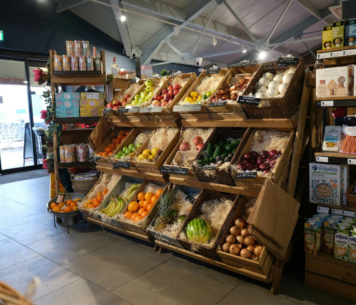 Infographic showing average weekly savings breakdown at Tops: $22 from loyalty, $15 from digital coupons, $18 from markdown timing