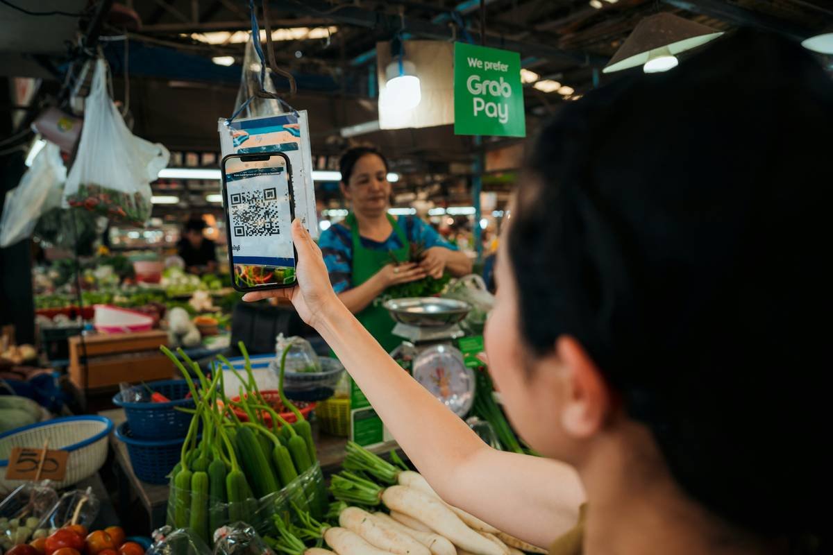 Infographic showing TOPS Friendly Markets daily markdown schedule: Dairy/1-3pm, Meat & Seafood/5-6pm, Produce/6-7pm, Bakery/7pm+