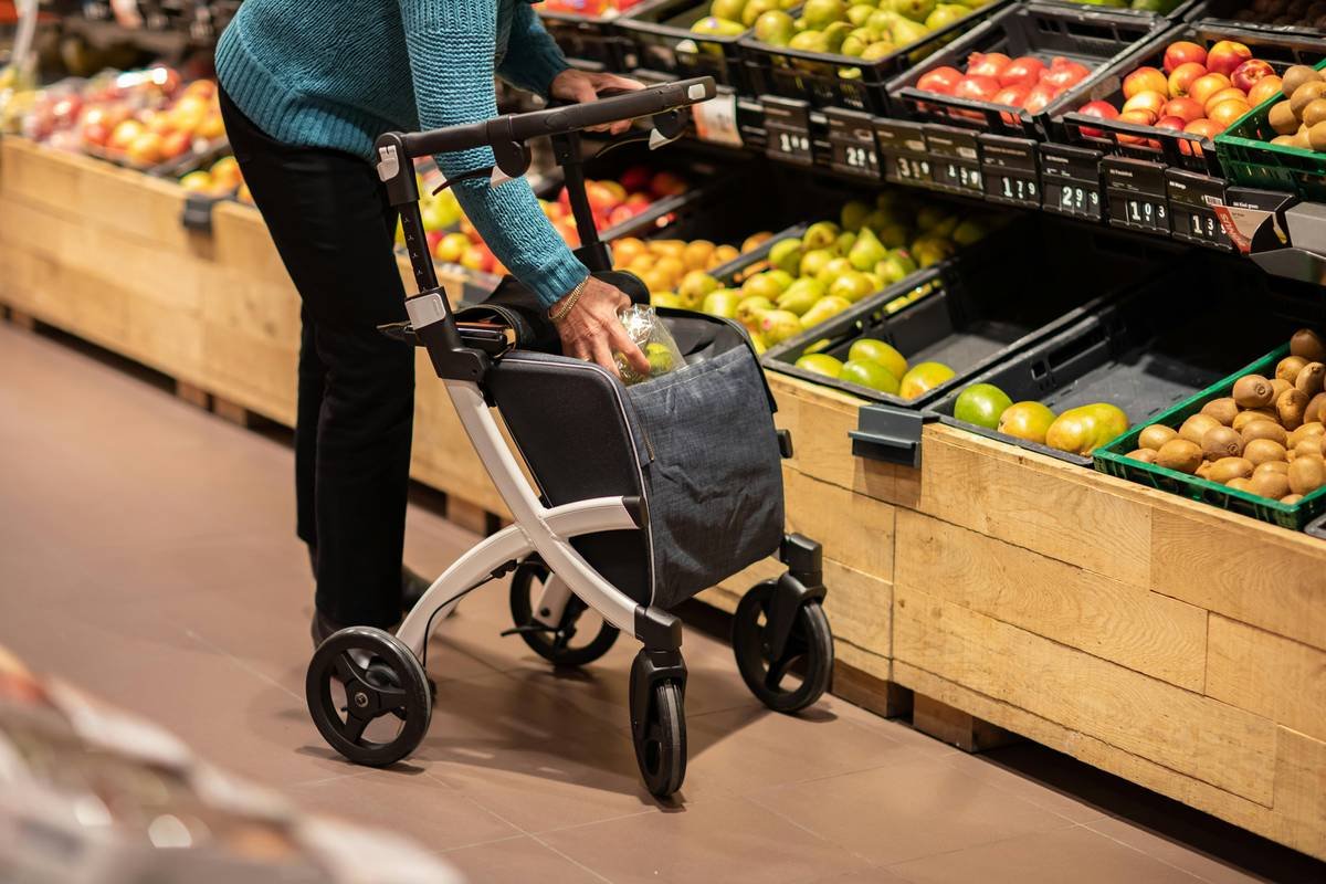 Budget Tips Tops Shoppers Swear By (Without Sacrificing Freshness or Sanity)