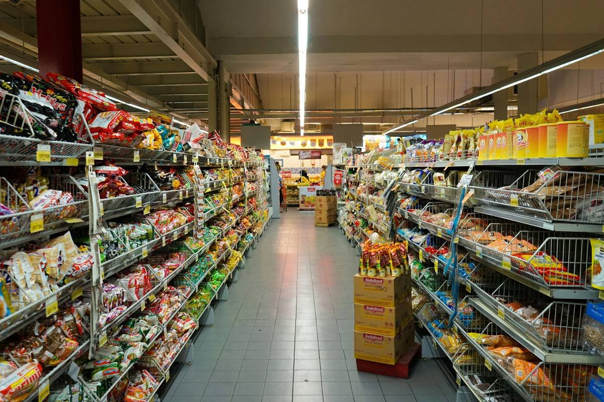 Chart showing average Top's evening markdown savings: 30% off dairy, 25% off deli, 20% off produce after 6 PM