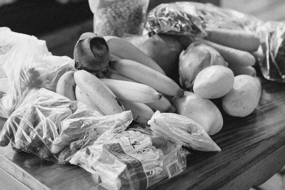 Bar chart showing Rivera family's weekly grocery spend dropping from $142 to $86 over 4 weeks using Tops budget strategies