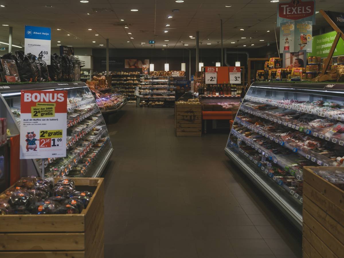 Infographic showing average savings per department at Tops Friendly Markets: Produce ($1.20/lb avg), Grocery (25% off store brand), Pharmacy (free flu shots), etc.
