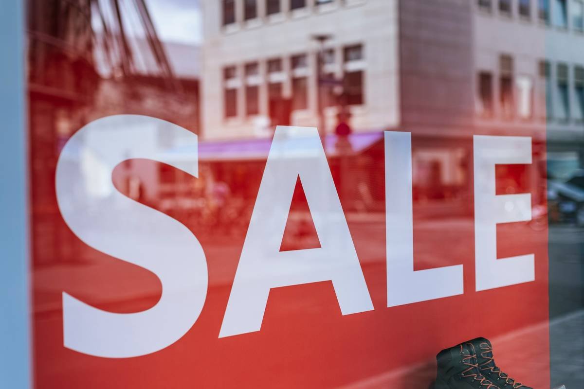 SALE – SALE – fashion victim consumer shopping