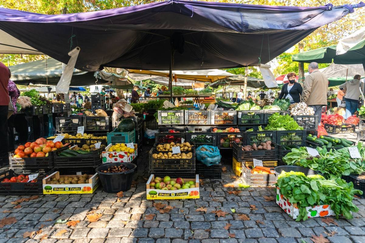 Weekly Friendly Markets: Your Secret Weapon for Budget Wellness Shopping