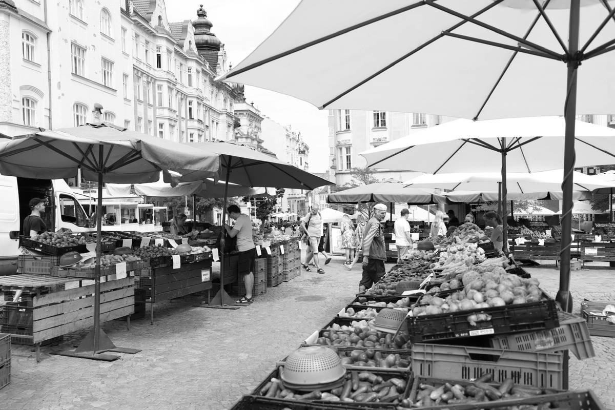 What Are Weekly Markets: 7 Proven Ways to Avoid Costly Budget Shopping Mistakes